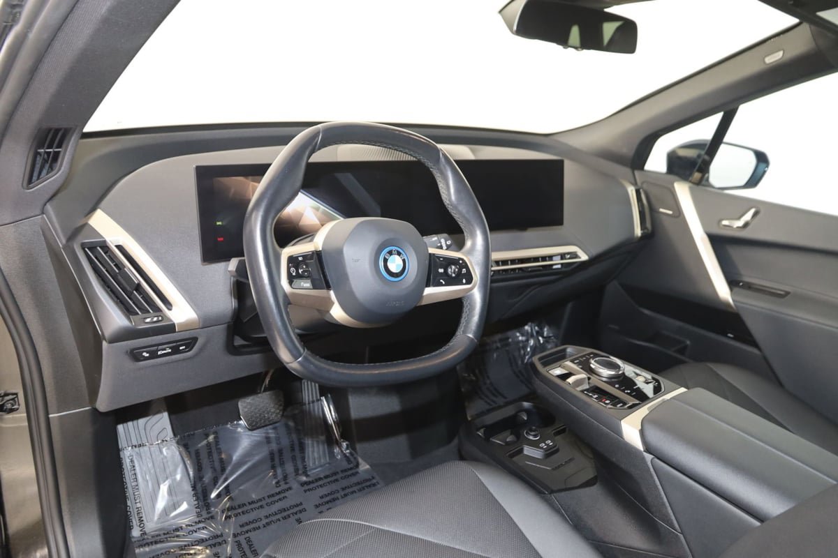 Used 2023 BMW iX xDrive50 w/ Sport Package AWD/4WD image 28