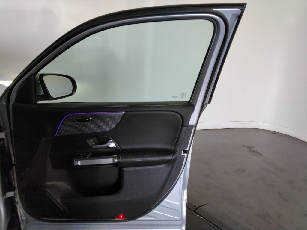 Used 2022 Mercedes-Benz GLB 250 w/ Premium Package Lite image 38