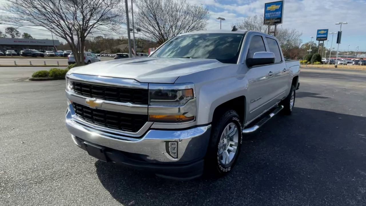 Used 2018 Chevrolet Silverado 1500 LT w/ All Star Edition RWD image 4