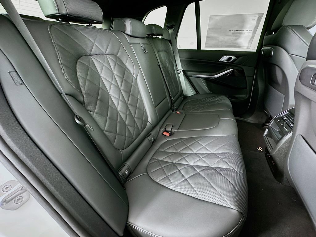 Used 2025 BMW X5 xDrive50e image 33