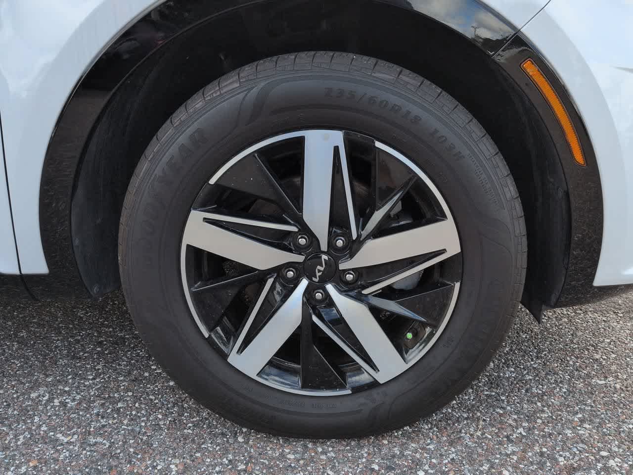Used 2023 Kia Sorento S w/ Panoramic Sunroof Package FWD image 11