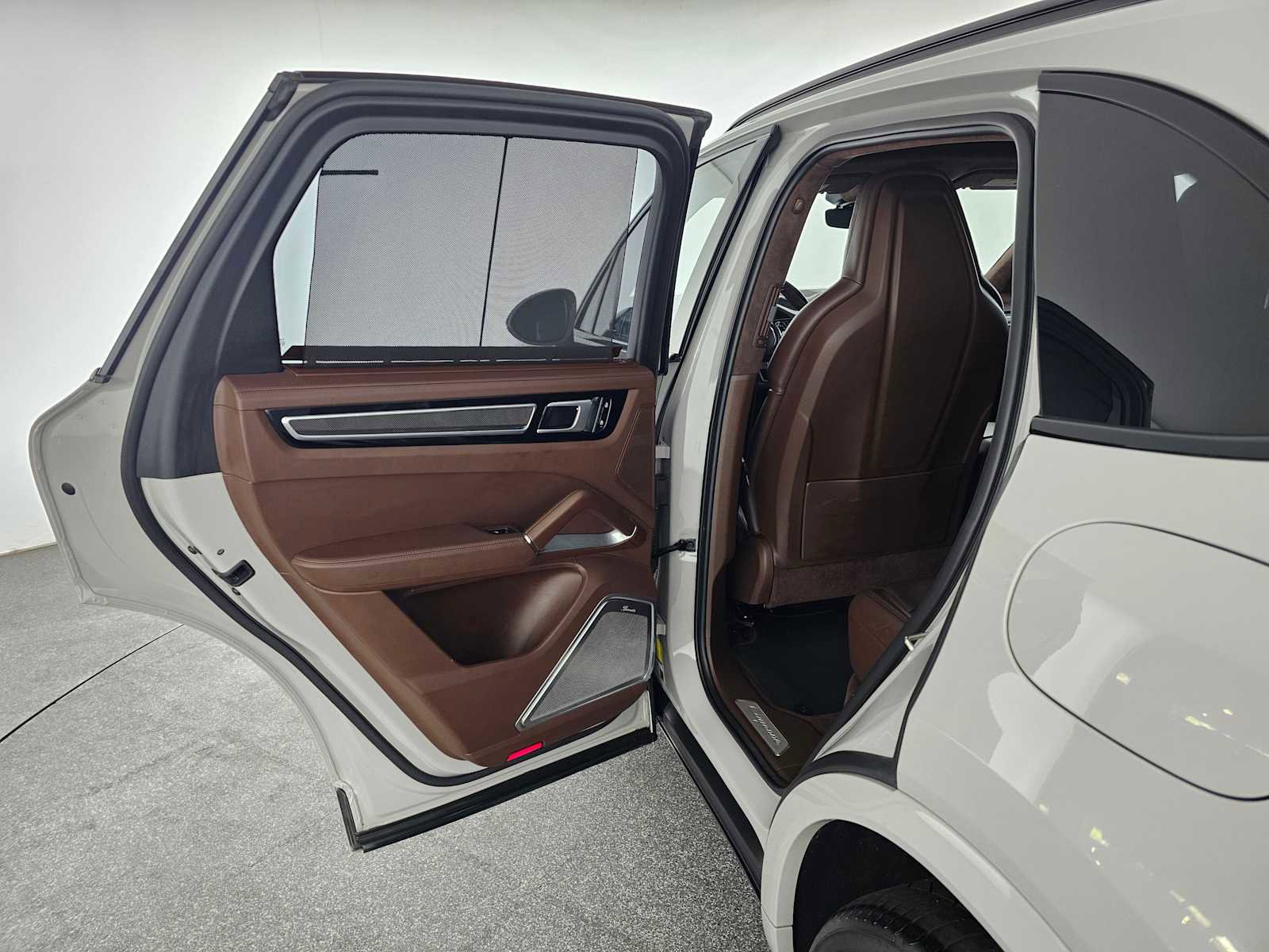 Used 2022 Porsche Cayenne Turbo S w/ Assistance Package image 15