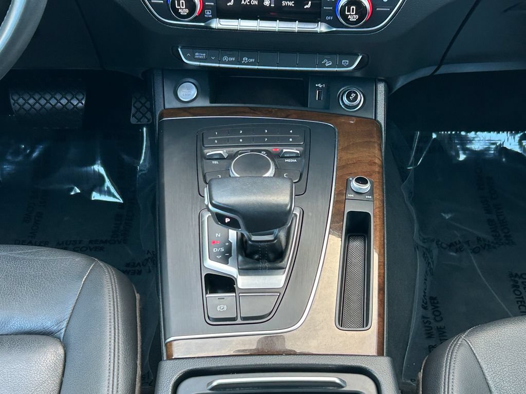 Used 2019 Audi Q5 2.0T Premium w/ Convenience Package AWD/4WD image 26