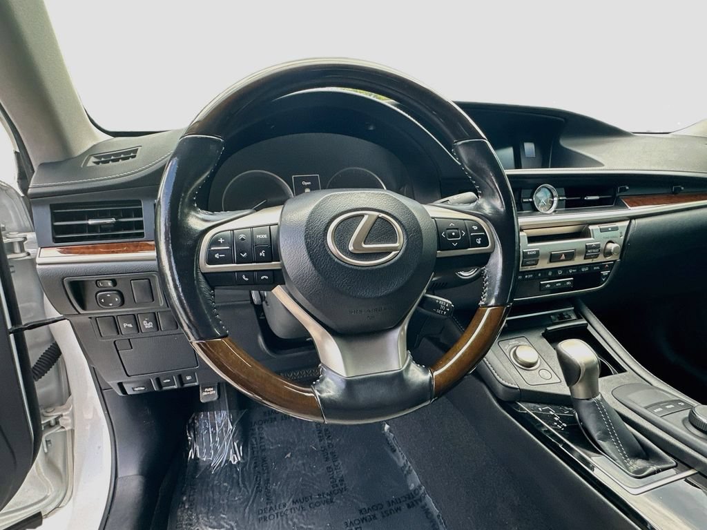 Used 2016 Lexus ES 350 w/ Premium Package w/Wood Trim FWD image 11
