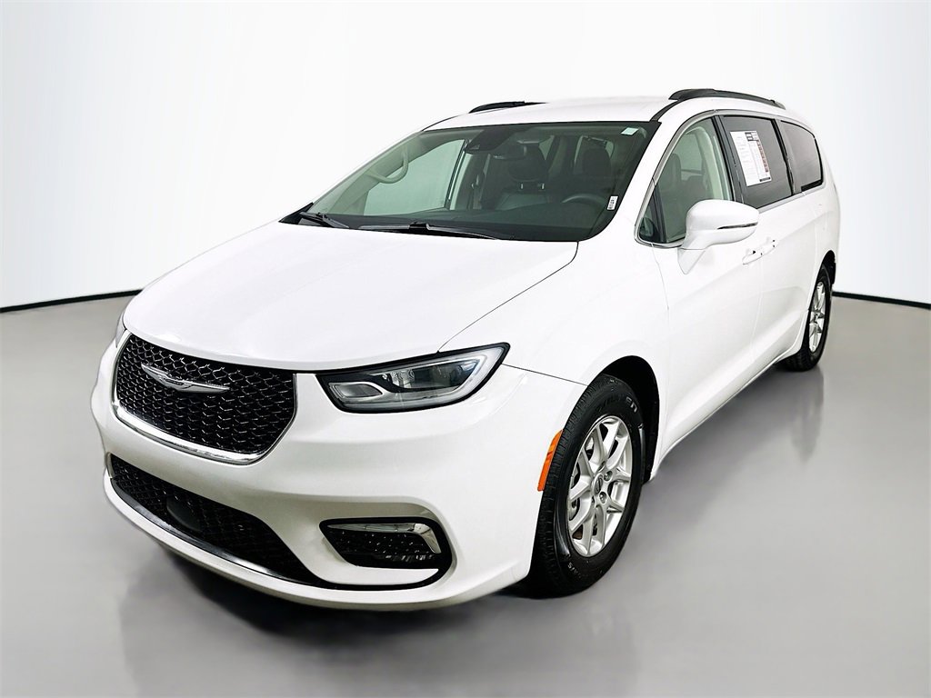 Used 2022 Chrysler Pacifica Touring-L image 3