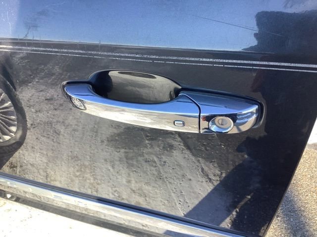 Used 2014 Chrysler Town & Country Touring-L w/ Driver Convenience Group image 23