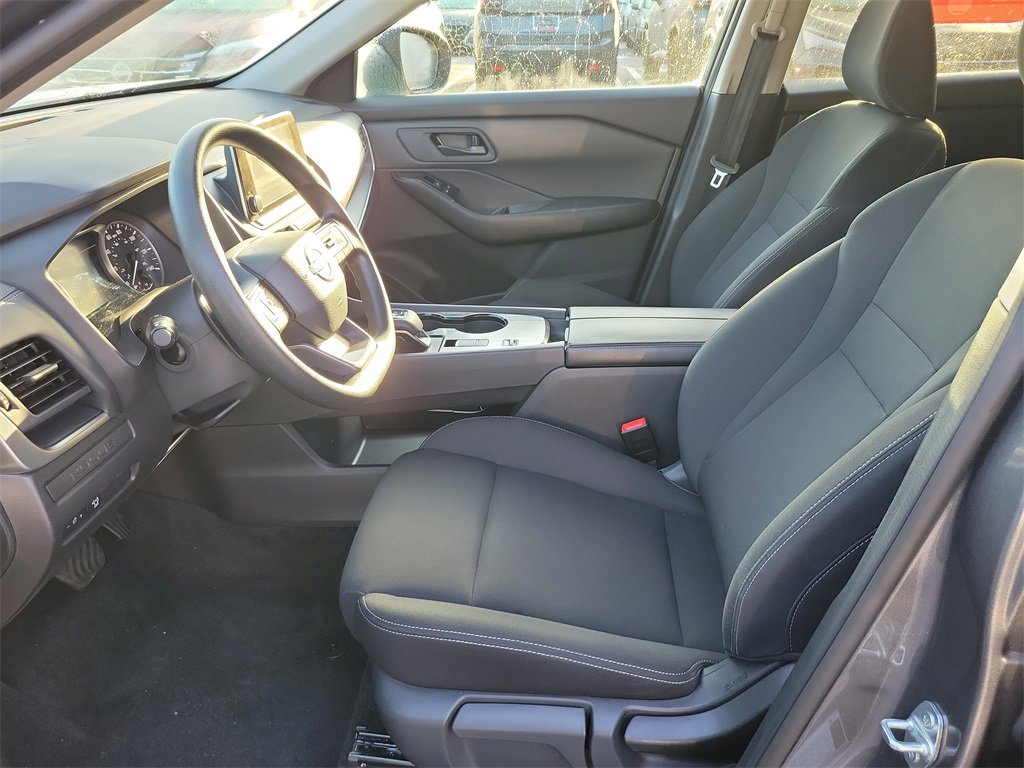 Used 2025 Nissan Rogue S image 14