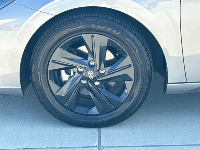 Used 2023 Hyundai Elantra SEL image 5