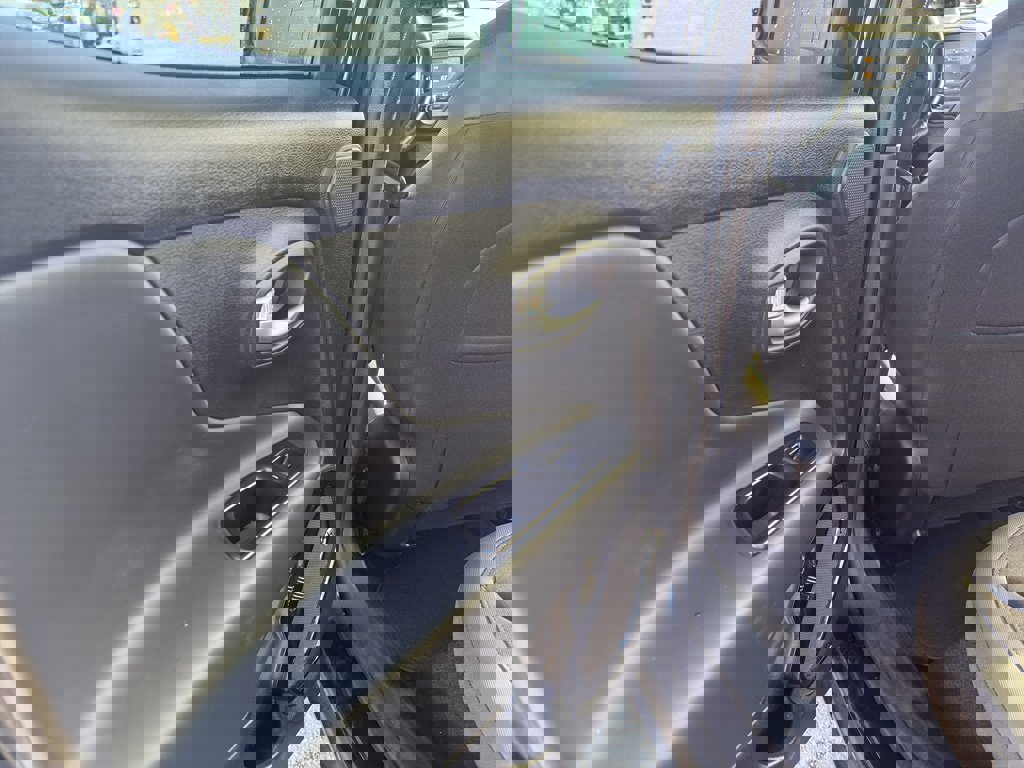 Used 2017 Jeep Renegade Altitude image 22