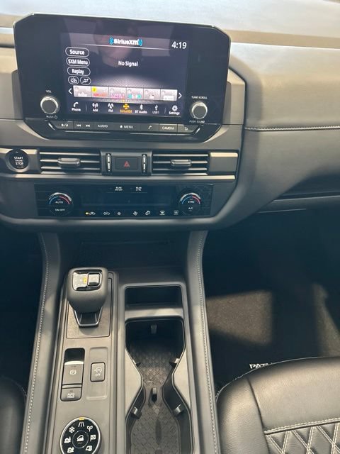 Used 2025 Nissan Pathfinder S AWD/4WD image 11