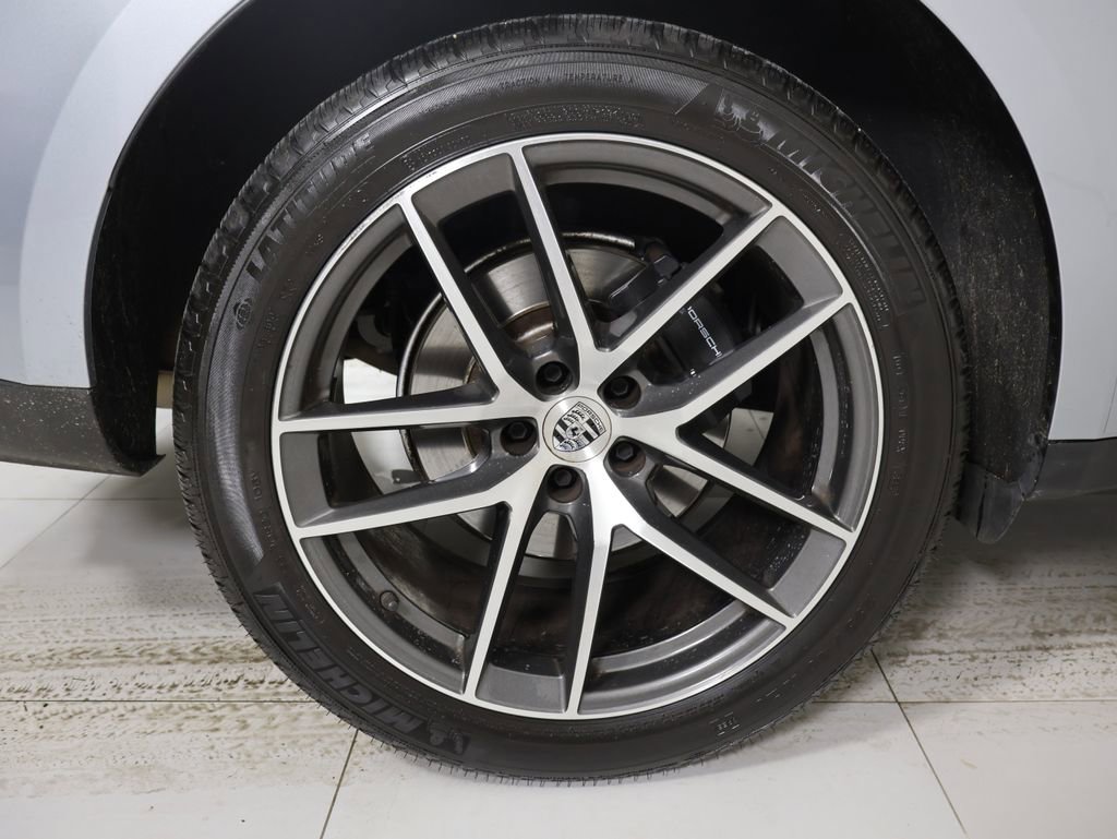 Certified 2024 Porsche Macan w/ Premium Plus Package image 31