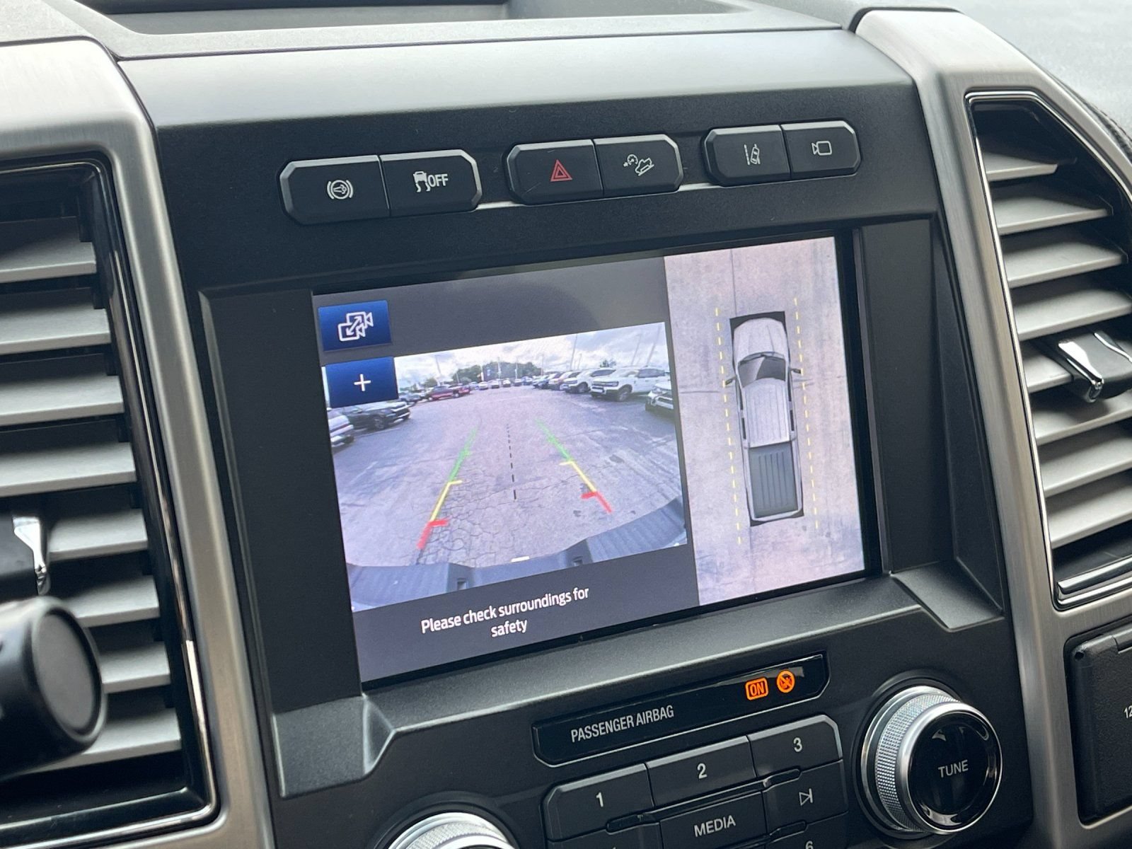 Used 2020 Ford F250 Platinum w/ FX4 Off-Road Package AWD/4WD image 22