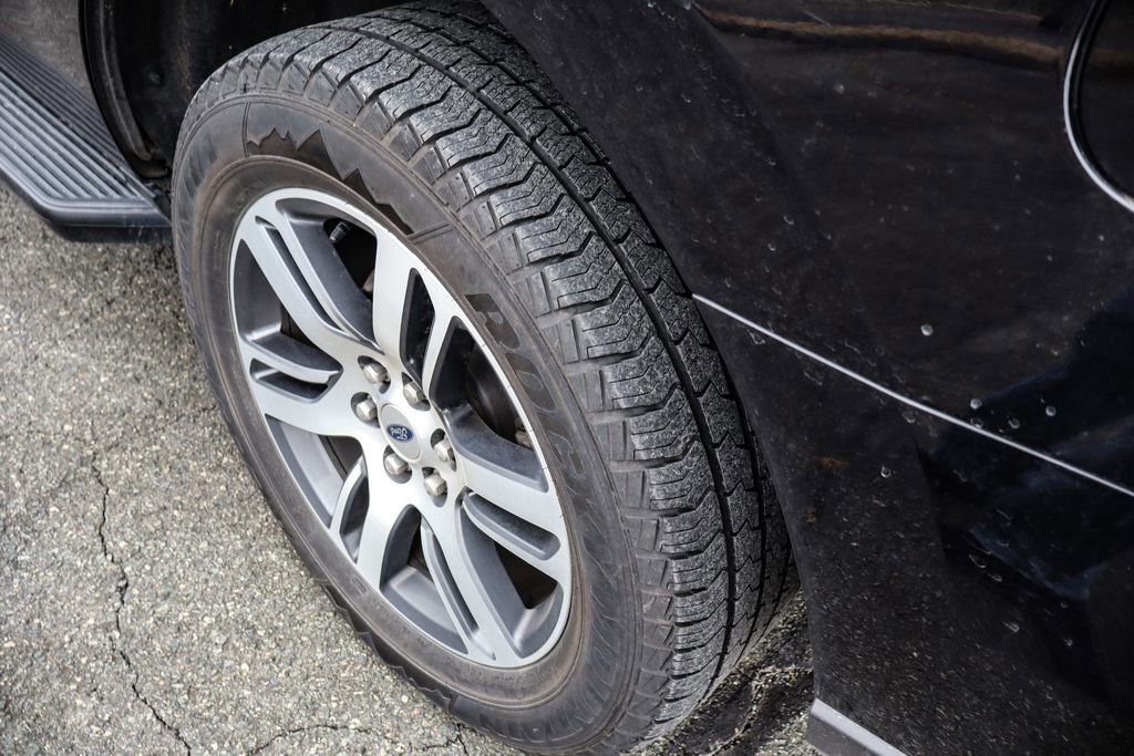 Used 2024 Ford Expedition Limited image 46