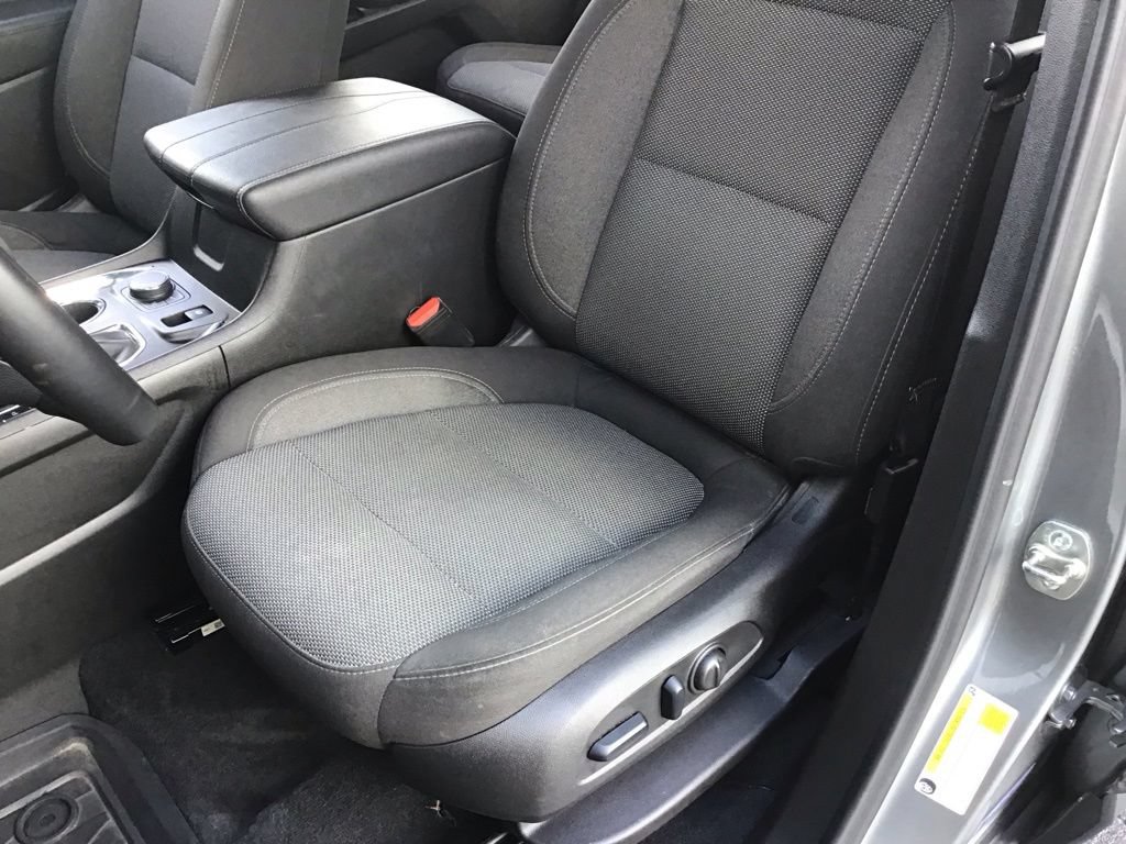 Used 2023 Chevrolet Traverse LT FWD image 8