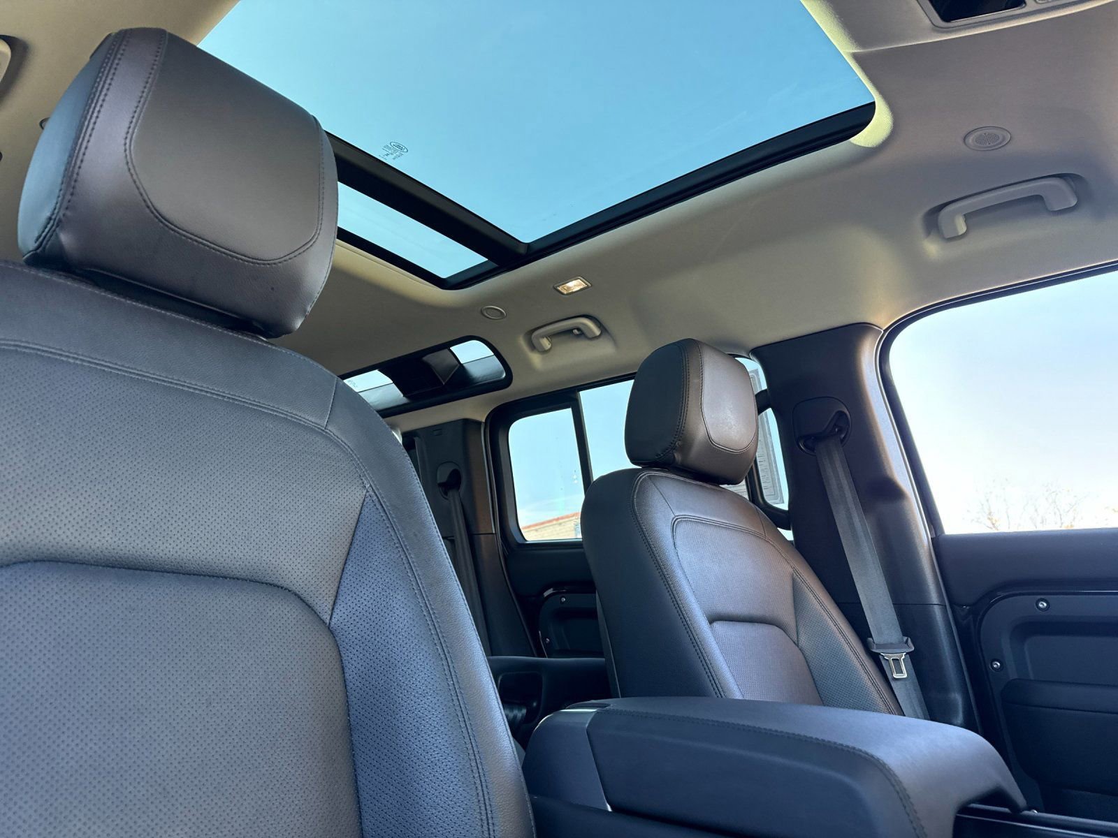 Used 2024 Land Rover Defender 110 S image 18