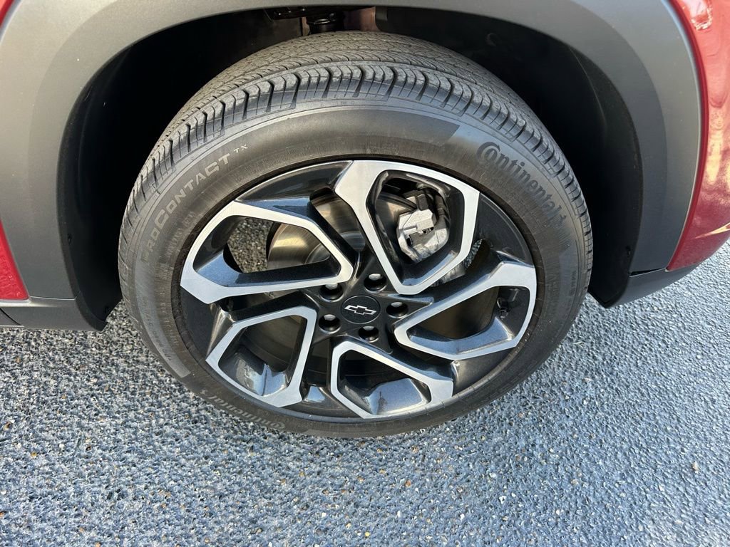 Used 2025 Chevrolet Trax RS w/ Sunroof Package image 24