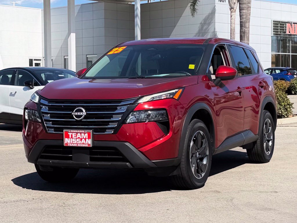 Certified 2025 Nissan Rogue SV FWD image 4
