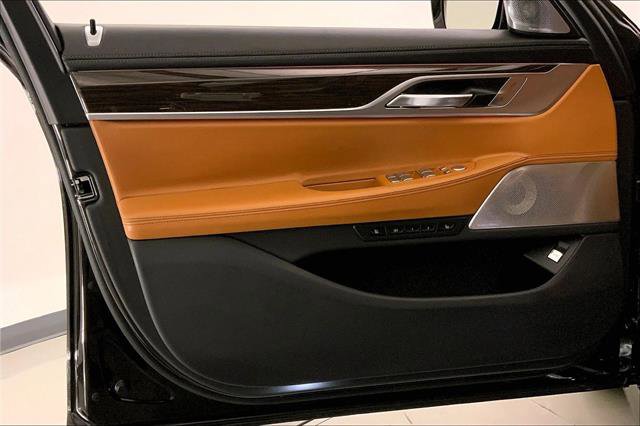 Used 2019 BMW M760i xDrive w/ Luxury Rear Seating Package image 24