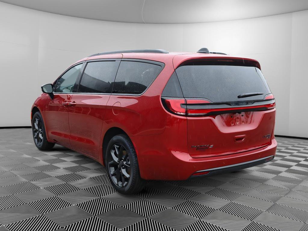 New 2027 Chrysler Pacifica Limited w/ S Appearance Package AWD/4WD image 5
