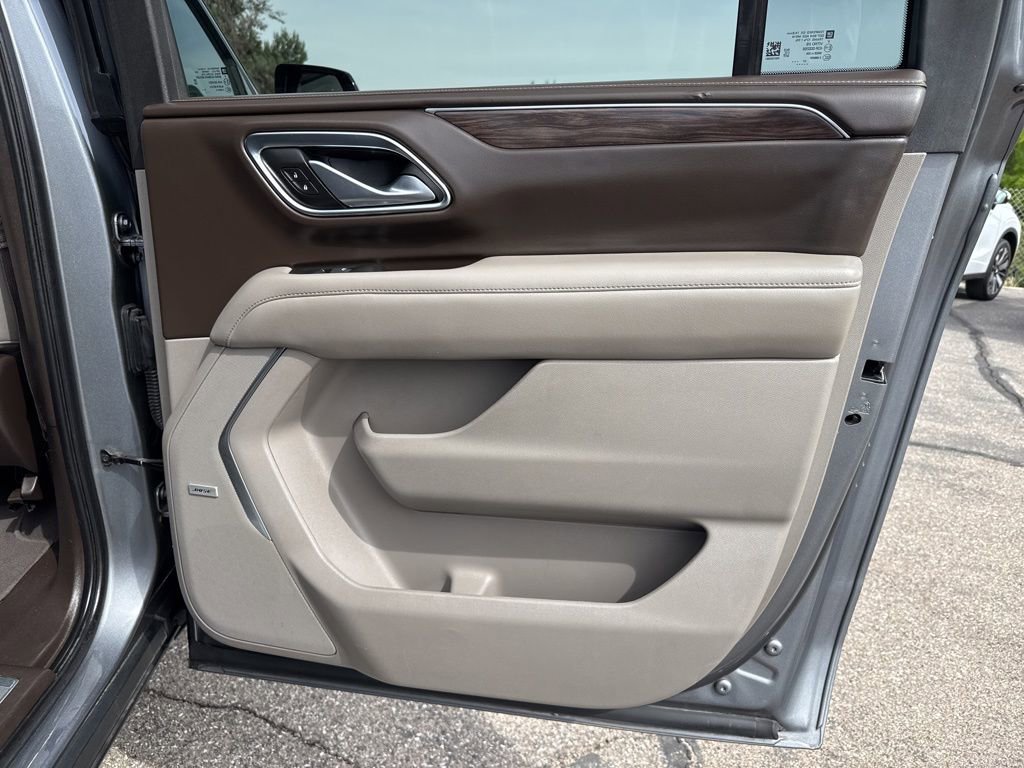 Used 2022 Chevrolet Suburban Z71 w/ Luxury Package AWD/4WD image 32