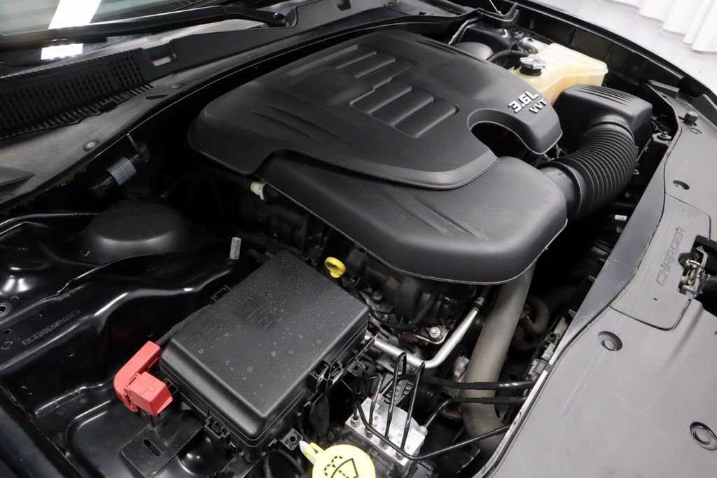 Used 2022 Dodge Charger SXT w/ Plus Group RWD image 18