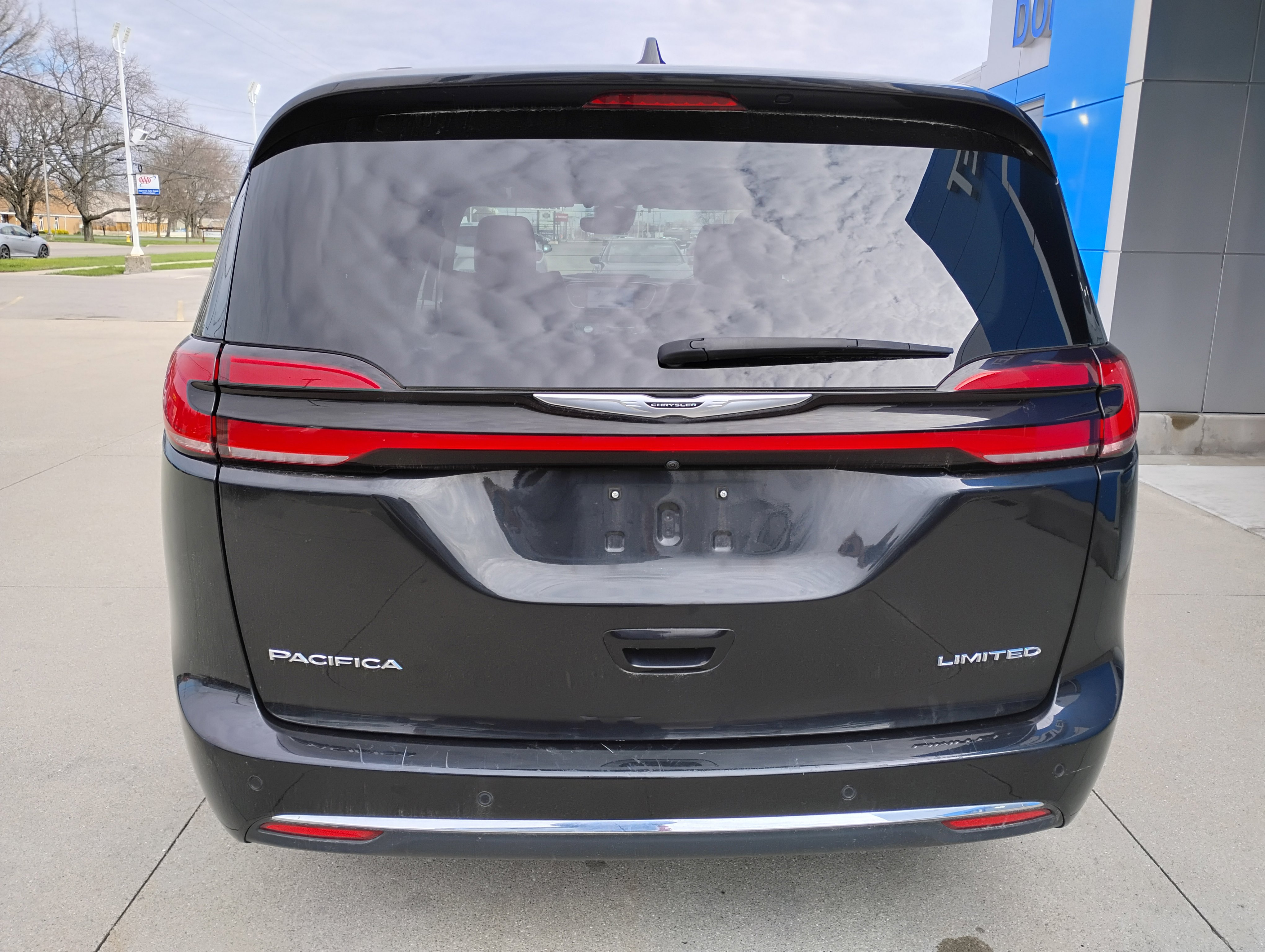 Used 2023 Chrysler Pacifica Limited image 8