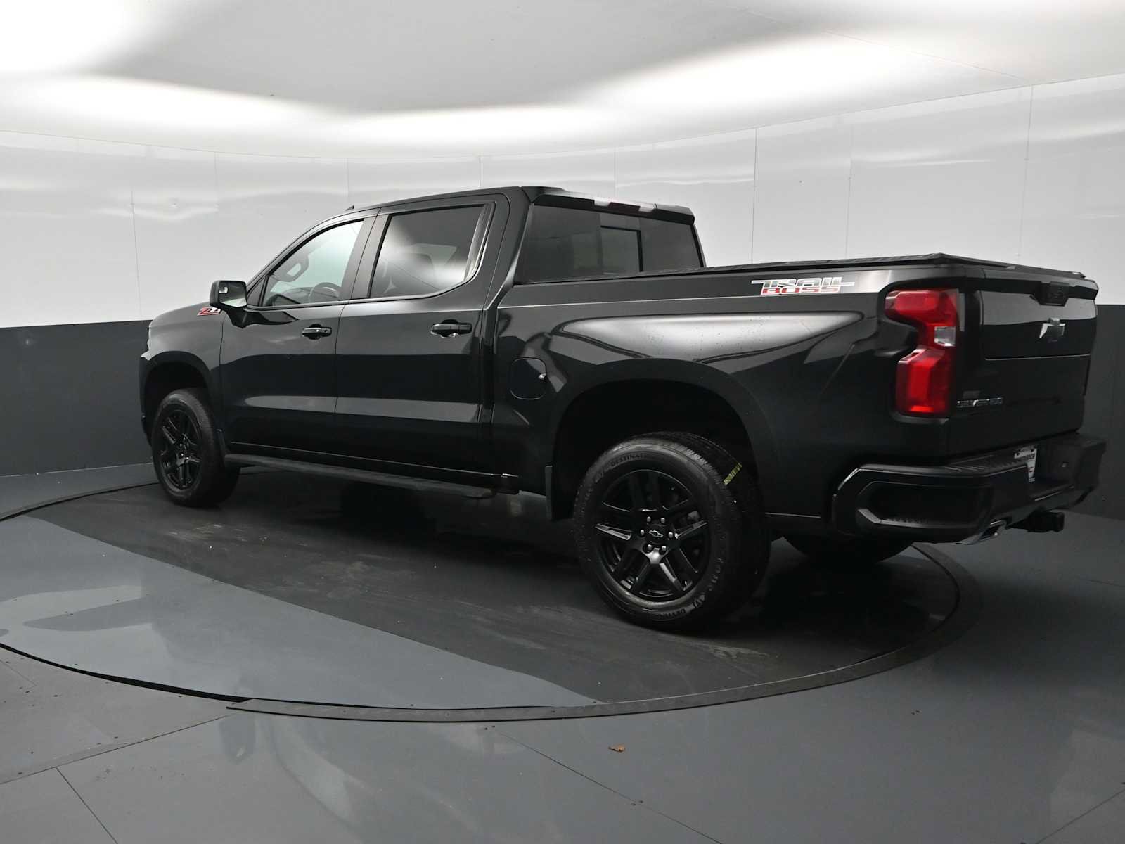 Used 2022 Chevrolet Silverado 1500 LT Trail Boss w/ Convenience Package II image 6