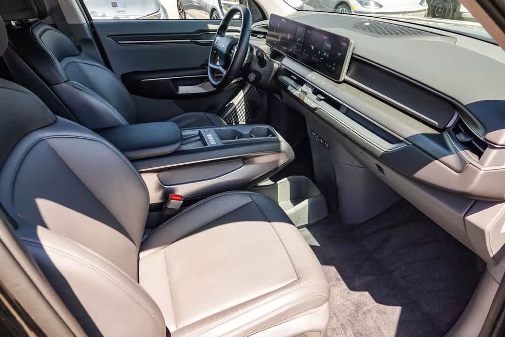 Certified 2024 Kia EV9 Light Long Range RWD image 15