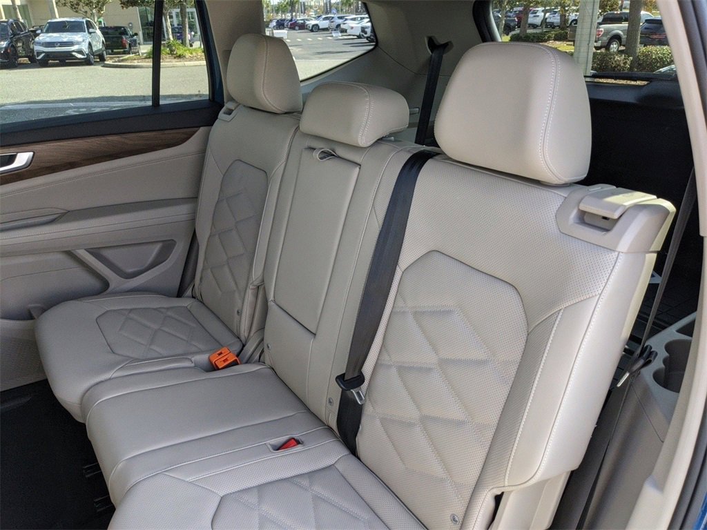 Used 2025 Volkswagen Atlas SE image 25