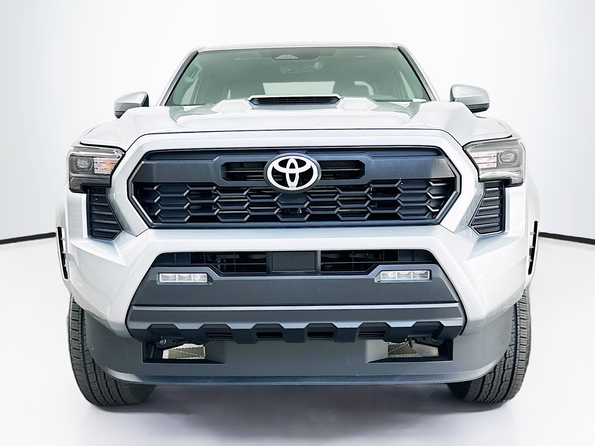 Used 2025 Toyota Tacoma TRD Sport AWD/4WD image 2