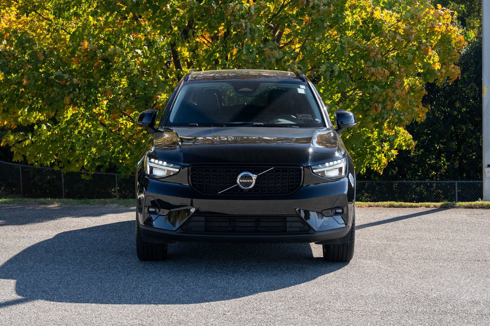 Used 2024 Volvo XC40 B5 Ultimate w/ Protection Package Premier image 4