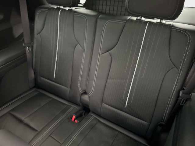 New 2026 Cadillac Vistiq Luxury w/ LPO, Floor Liner Package AWD/4WD image 12