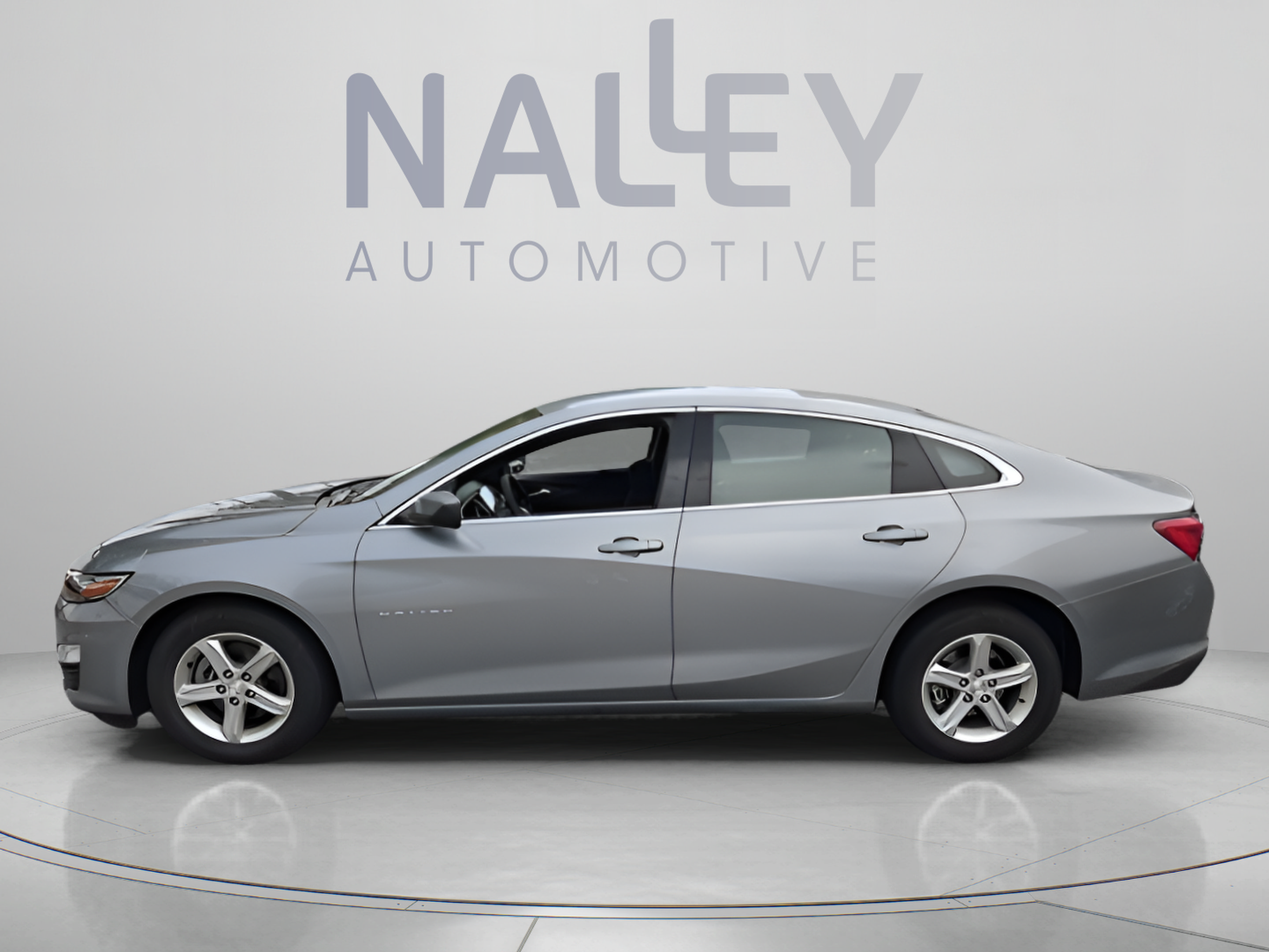 Used 2024 Chevrolet Malibu LT FWD image 2