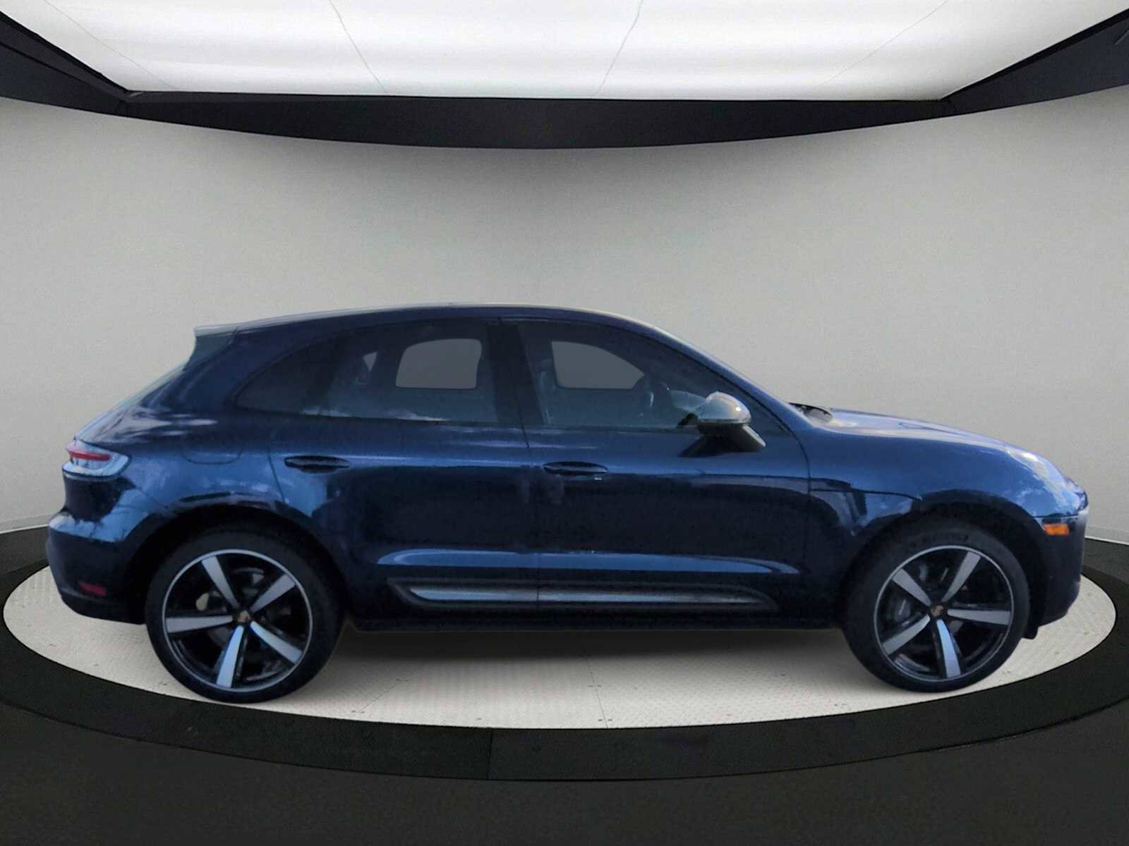 Used 2023 Porsche Macan Turbo image 9