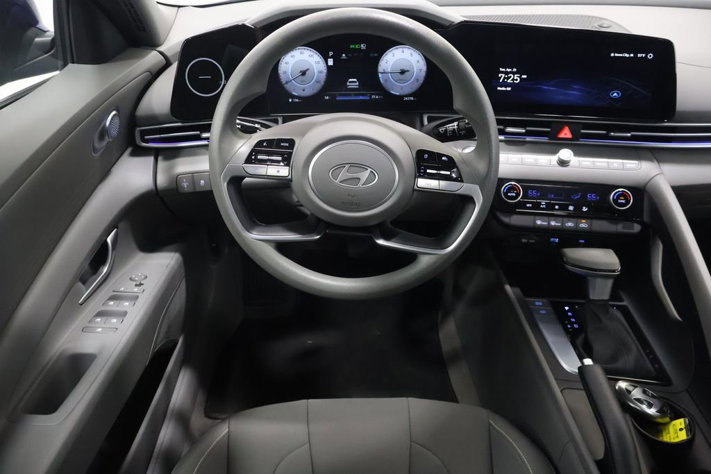 Used 2024 Hyundai Elantra SEL FWD image 16