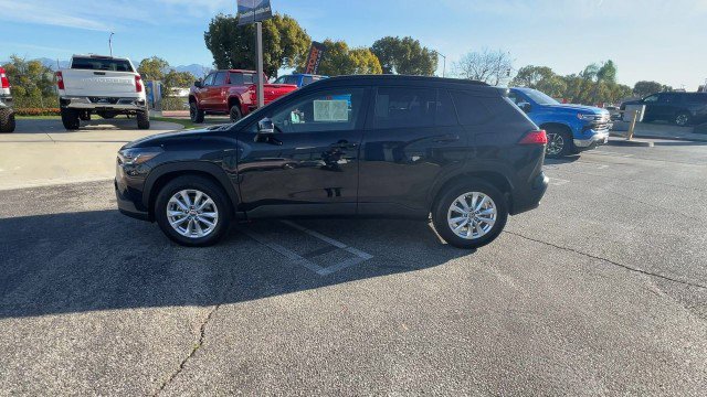 Used 2025 Toyota Corolla Cross LE image 5