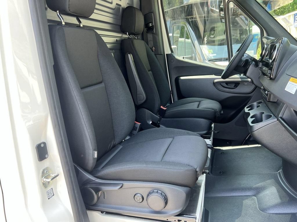 Certified 2025 Mercedes-Benz Sprinter 2500 image 27
