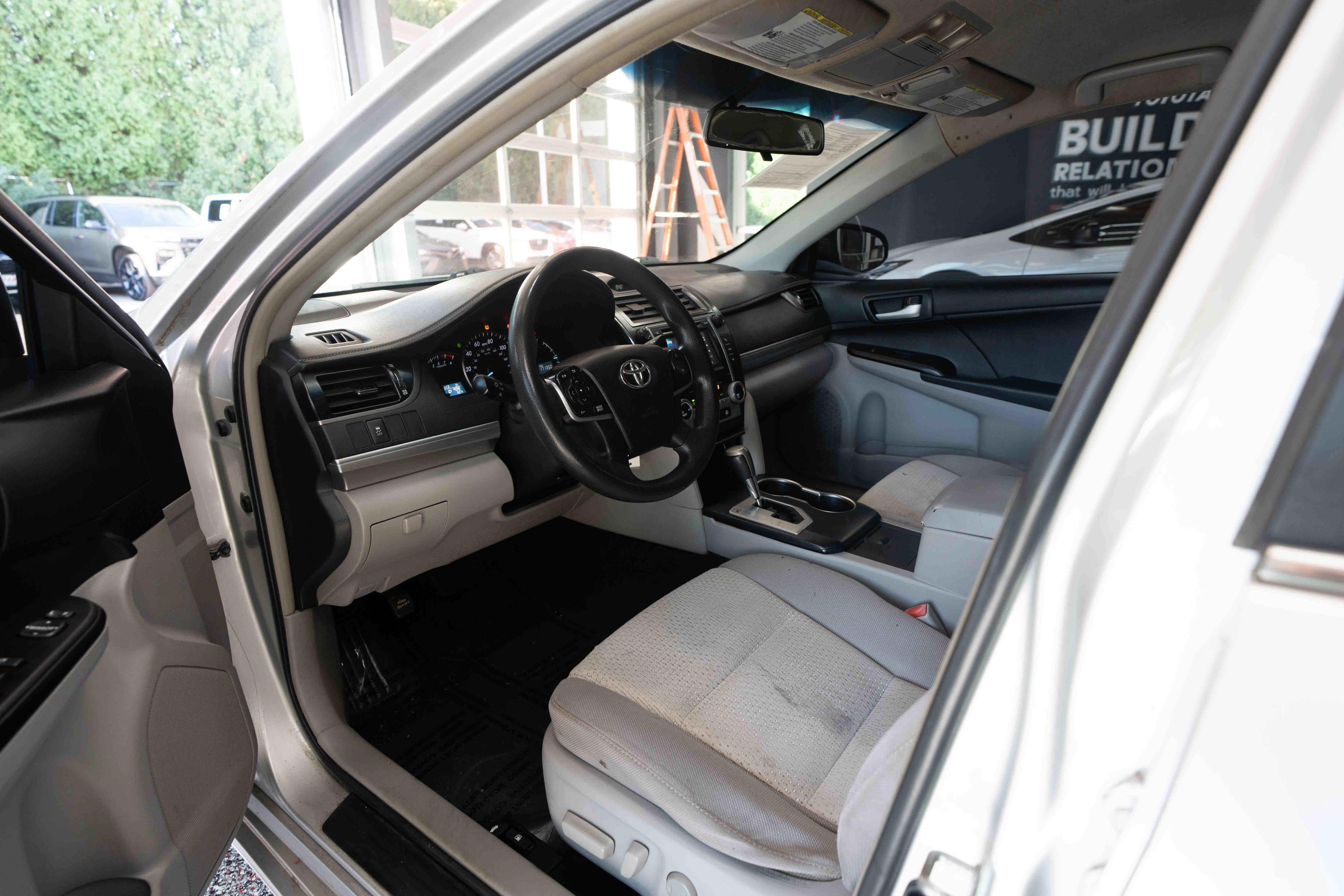Used 2012 Toyota Camry LE FWD image 8