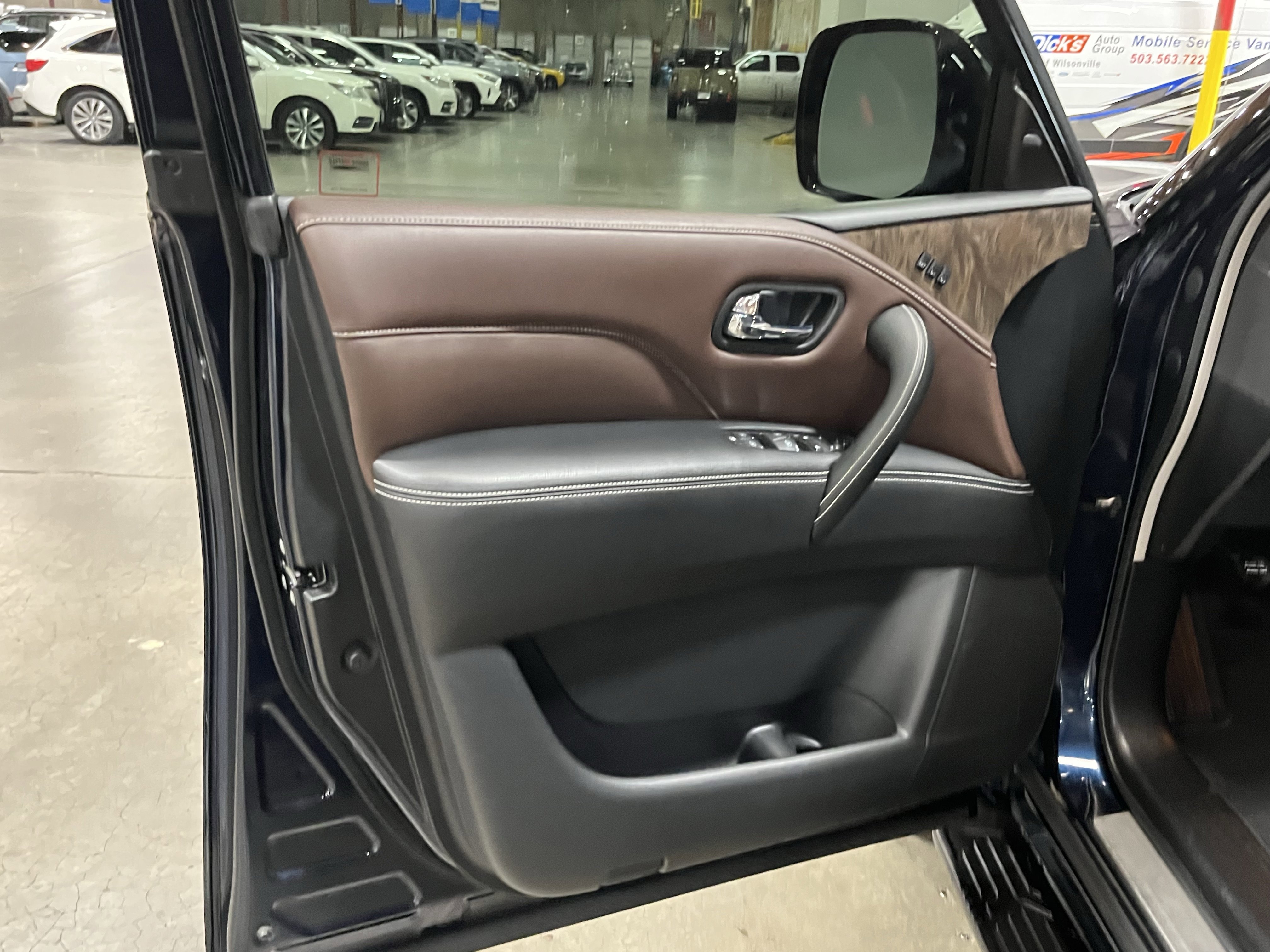 Used 2022 INFINITI QX80 Premium Select w/ Cargo Package AWD/4WD image 16