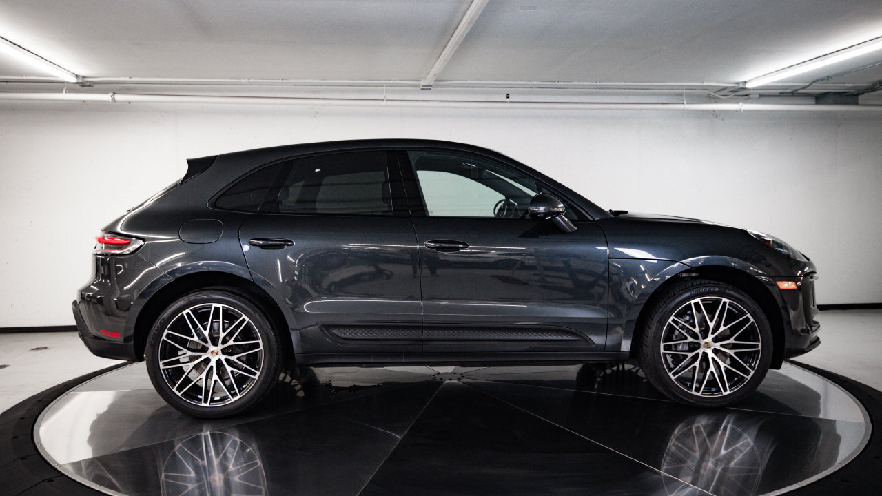Certified 2023 Porsche Macan AWD/4WD image 8