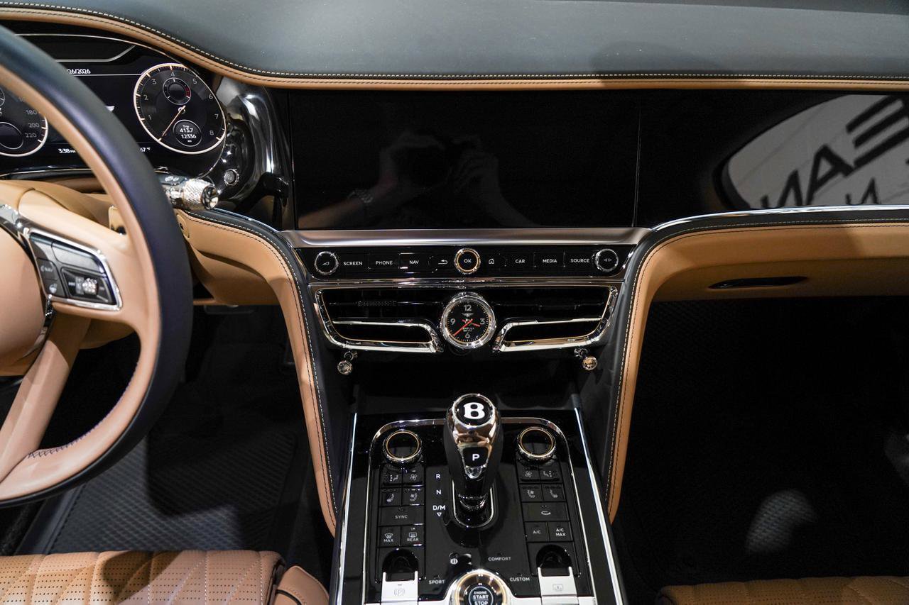 Used 2022 Bentley Flying Spur V8 image 11