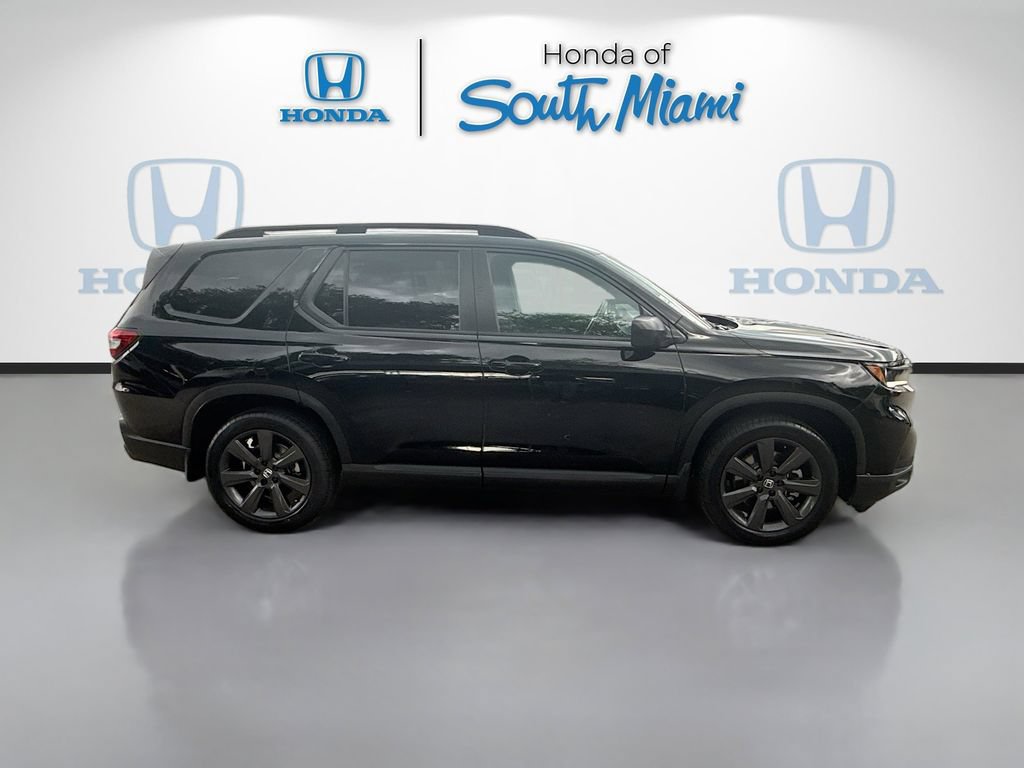 Used 2025 Honda Pilot Sport image 8