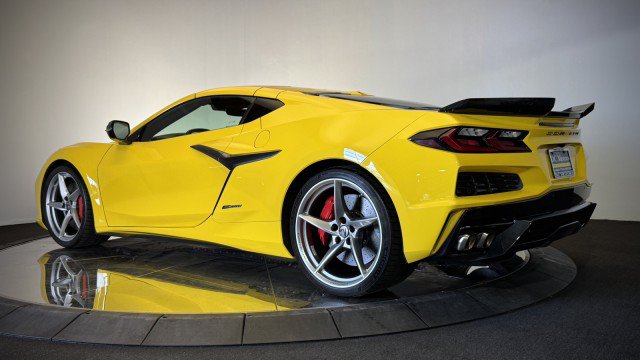 Used 2025 Chevrolet Corvette E-Ray w/ Stealth Interior Trim Package AWD/4WD image 3