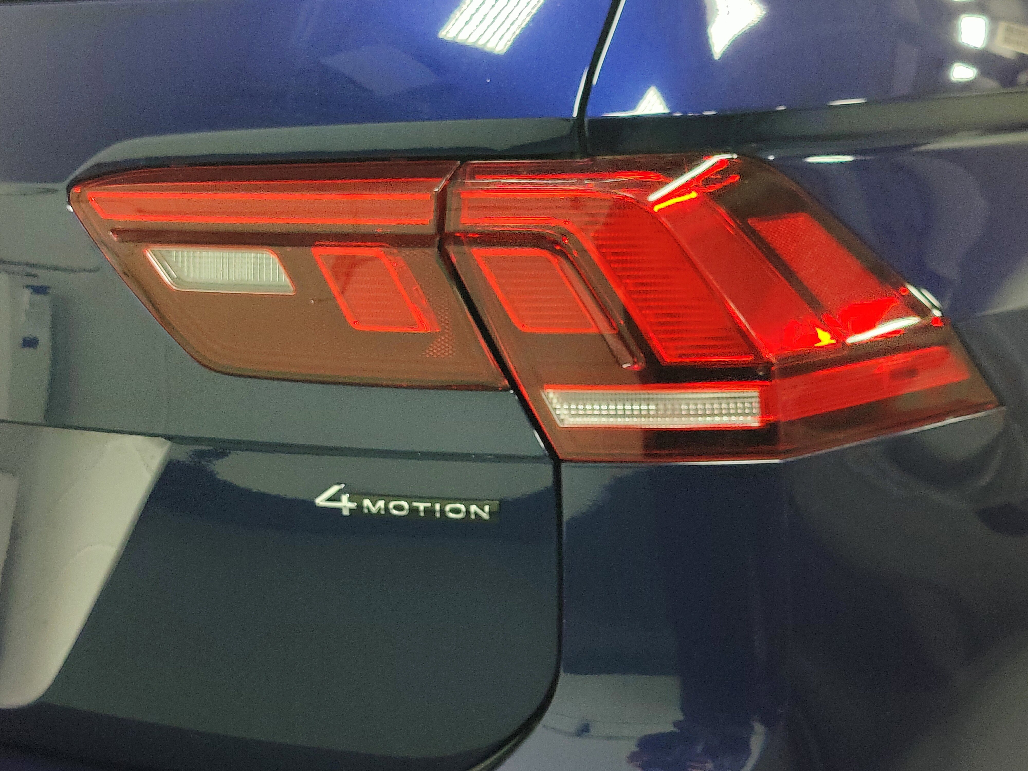 Used 2024 Volkswagen Tiguan SEL R-Line image 4