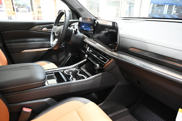 New 2027 Chevrolet Traverse Z71 w/ Enhanced Driving Package AWD/4WD image 14