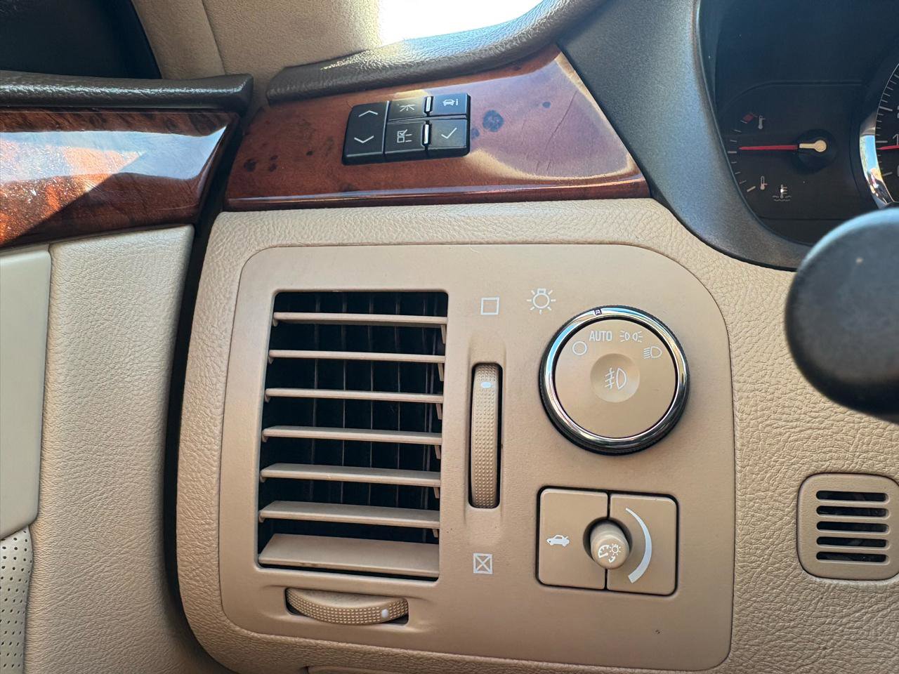 Used 2006 Cadillac DTS Performance image 41