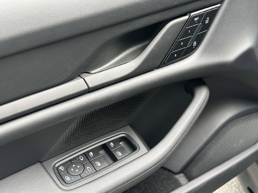 New 2026 Porsche Taycan GTS AWD/4WD image 17