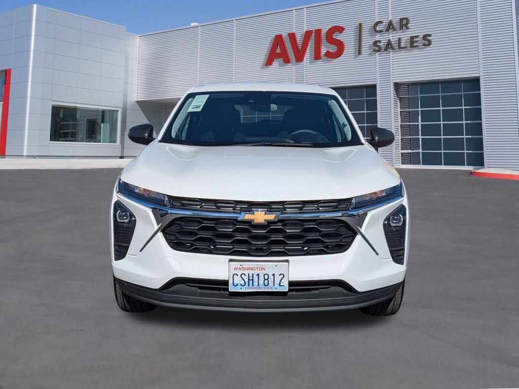 Used 2025 Chevrolet Trax LS image 2