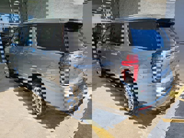 Used 2023 Chevrolet Suburban Premier AWD/4WD image 17