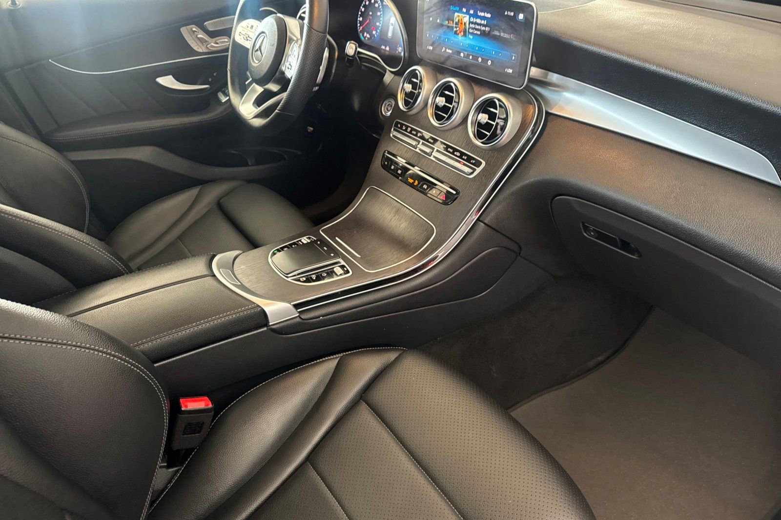 Used 2022 Mercedes-Benz GLC 300 4MATIC image 13